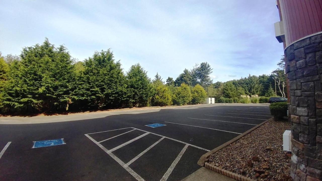 Palace Inn & Suites Lincoln City Exterior foto